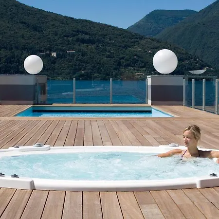 Luxury 4 Bed Penthouse With Pool *