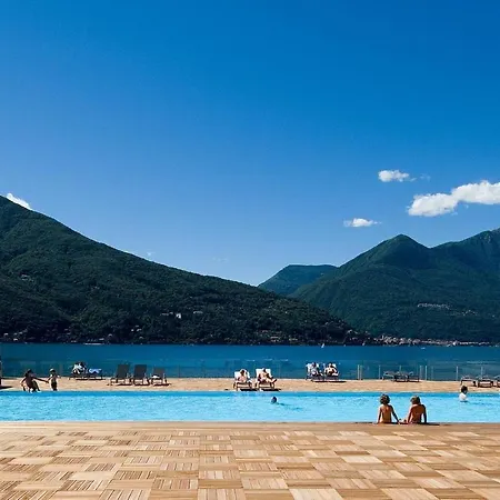 Luxury 4 Bed Penthouse With Pool Maccagno
